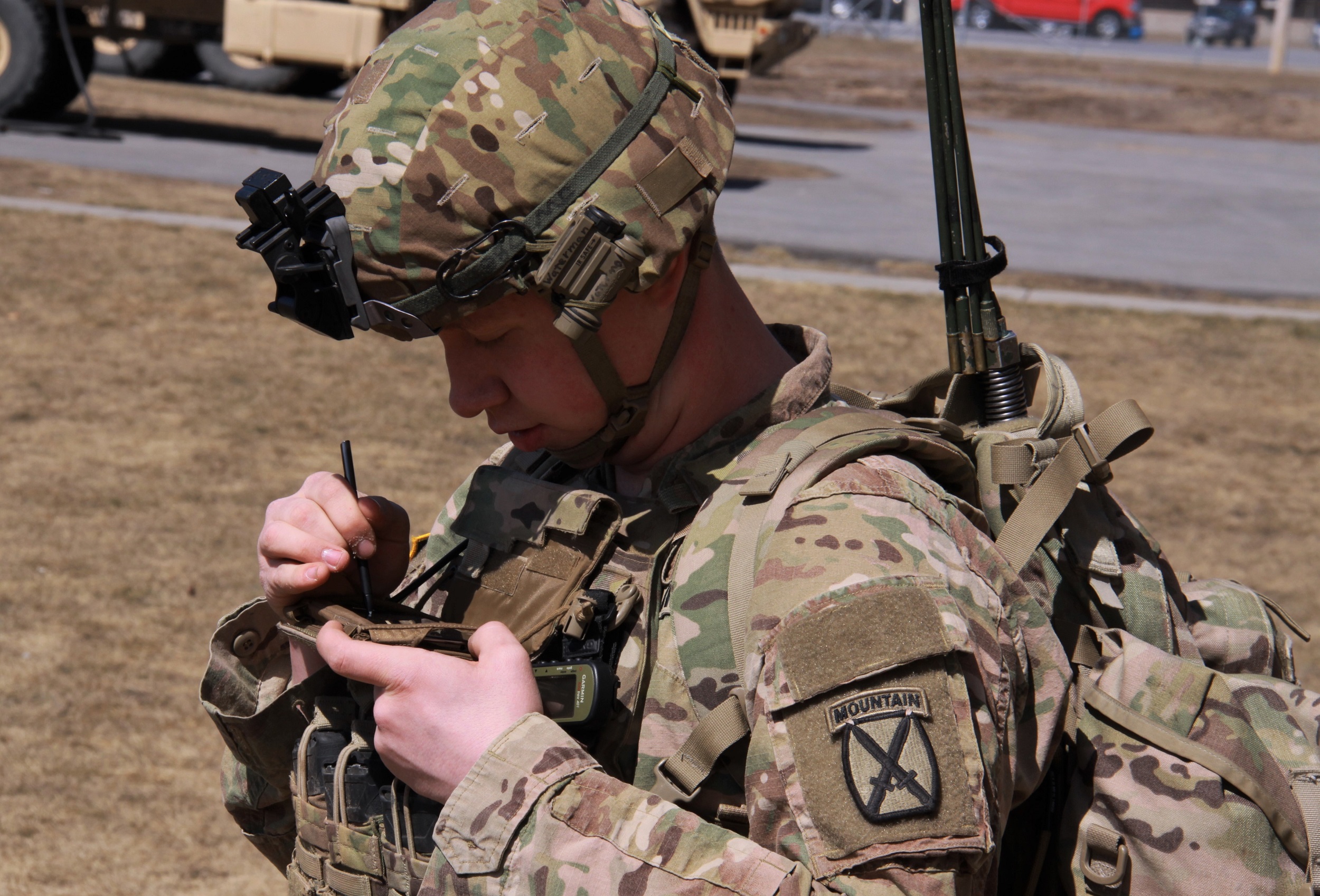 A Soldier tests the Precision Fires-Dismounted application on the Nett Warrior End User Device during fielding at Fort Drum, New York, April 5, 2018. (U.S. Army photo by Dan LaFontaine)