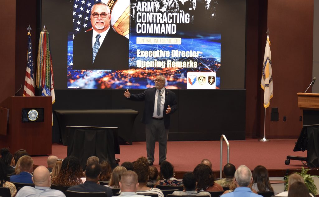 WORKFORCE CHECK-IN ACC-RSA Executive Director, Joseph A. Giunta, Jr., addresses the workforce during a quarterly town hall at Redstone Arsenal, Alabama. The ACC-RSA workforce comprises of more than 900 contracting and acquisition professionals. (Photo by Sarah Martinez, ACC-RSA)