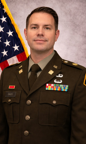 MAJ. ROBERT E. DAVIS Headshot